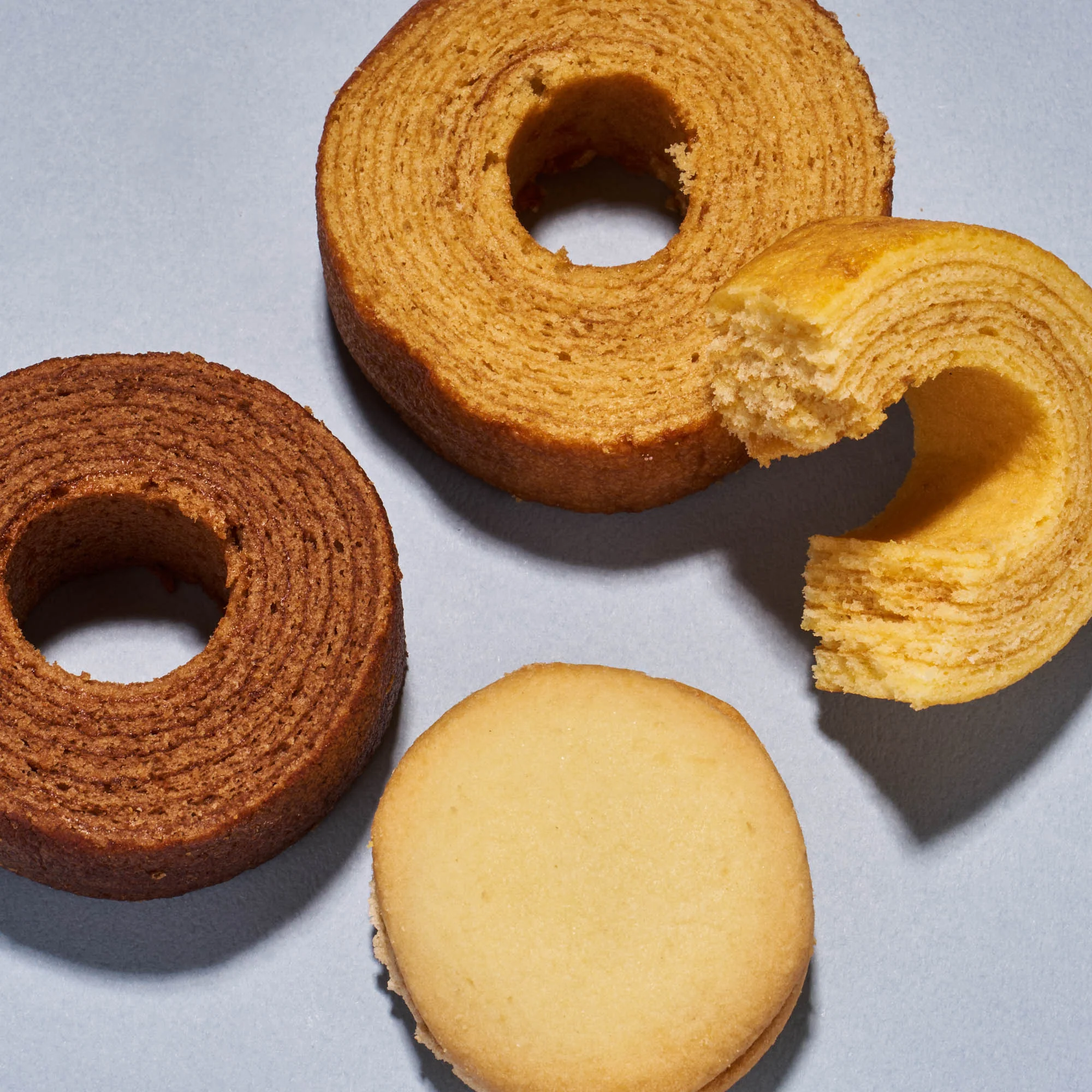 Fluffy Baumkuchen Cake & Coffee Gift Set (18 Pieces, 5 Flavors) - Image 2