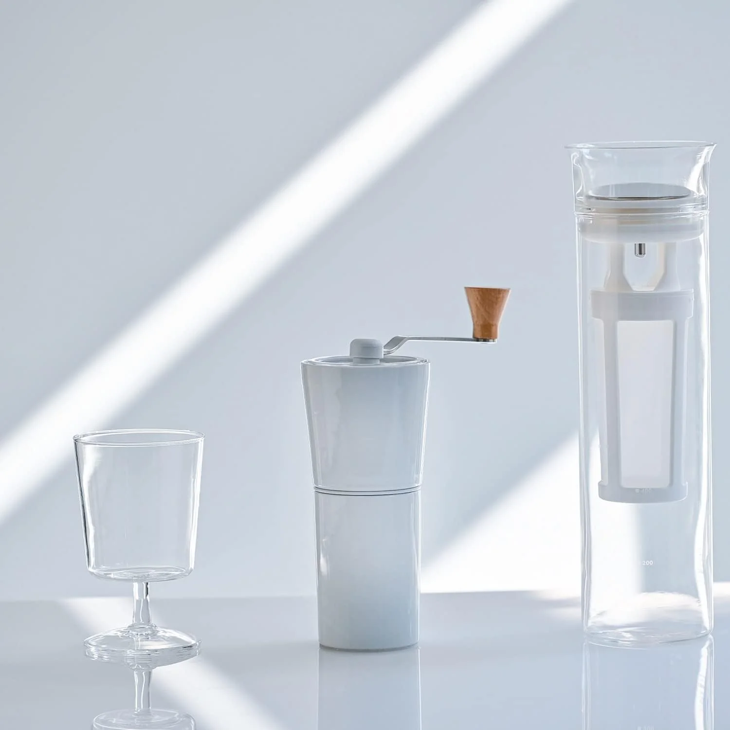 Hario Aritayaki Porcelain Coffee Grinder - Image 4